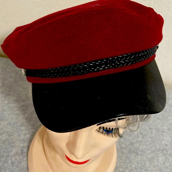 Burgundy Fiddler Cap - Timeless and Trendy - Picture 3 of 6